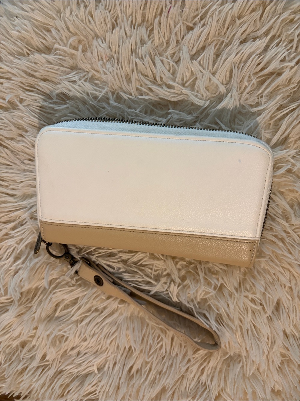 thirty-one White and Tan Zip-Around Wristlet Wallet